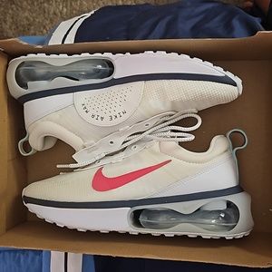 Airmax 2021 size 9 mens